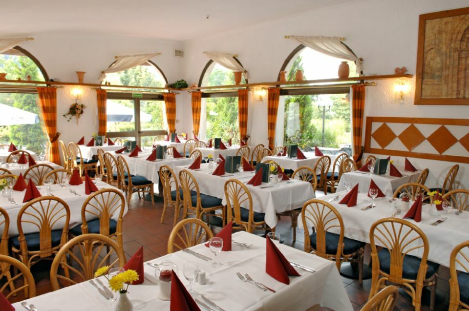 Parkhotel Luise Bad Herrenalb Restoran fotoğraf